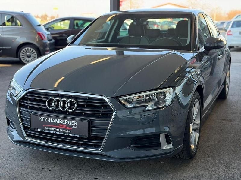 Gebraucht Audi A3 Sport 116 PS (85 kW) 2017 Grau Limousine