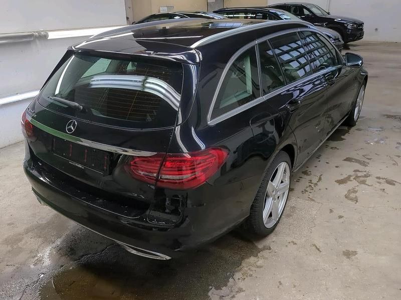 Gebraucht Mercedes C300e 306 PS (225 kW) 2020 Schwarz Kombi