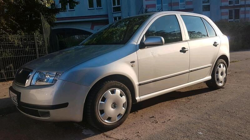 Silber Gebraucht 2000 Skoda Fabia Kleinwagen | 1.200 € (Fairer Preis) - Bild 1/4