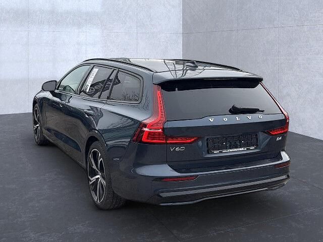Gebraucht Volvo V60 Plus 197 PS (144 kW) 2024 Denim blue (blau) Kombi