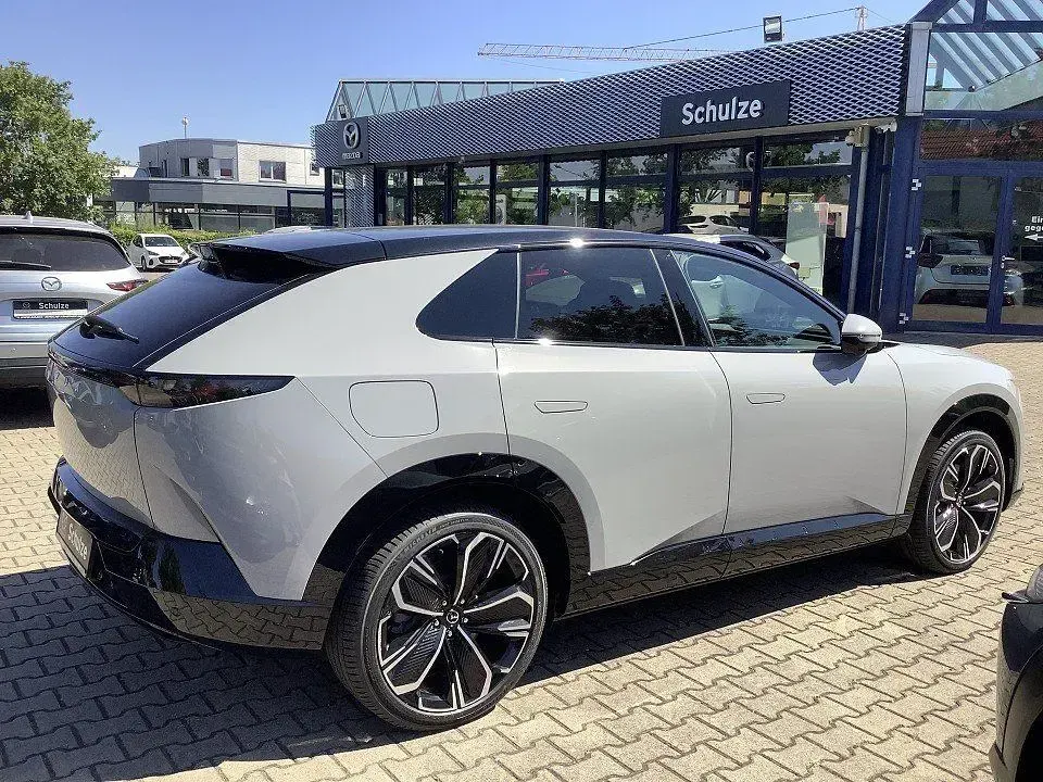 Neu Mazda CX-6e Takumi-Line 189 kW (258 PS) 2026 Grau SUV