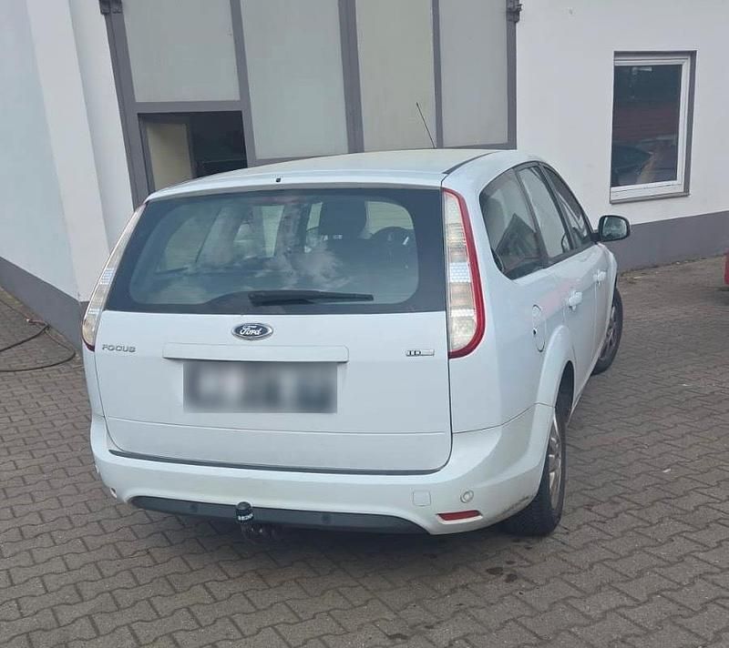 Usata Ford Focus 109 CV (80 kW) 2011 Bianco Station wagon