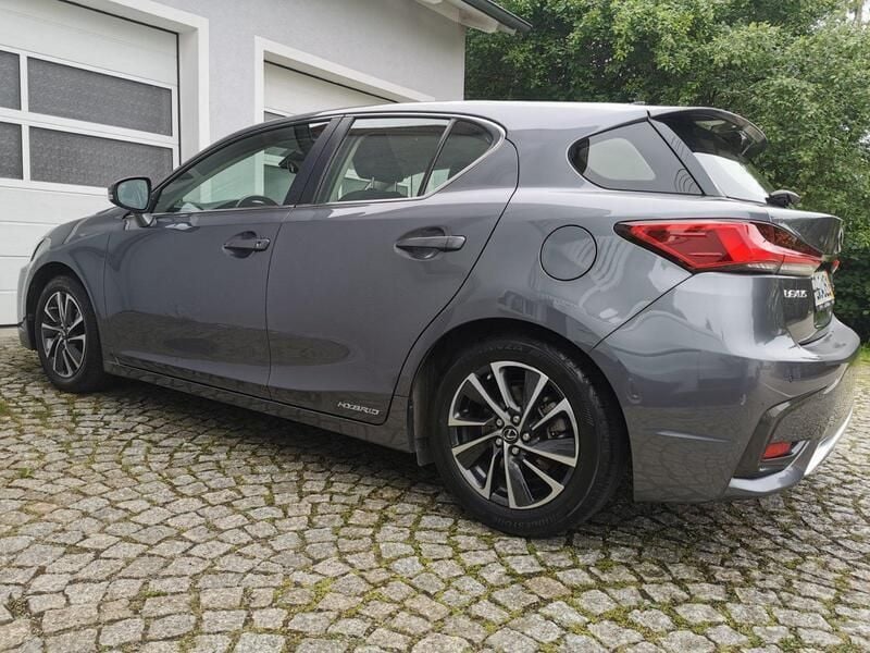 Grau Gebraucht 2019 Lexus CT200h Executive Line Limousine | 19.950 € - Bild 1/4