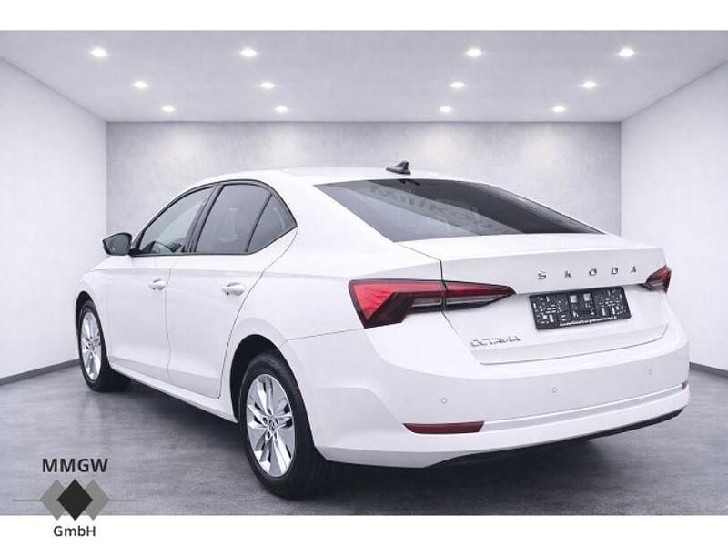 Gebraucht Skoda Octavia Ambition 115 PS (84 kW) 2023 Weiß Limousine