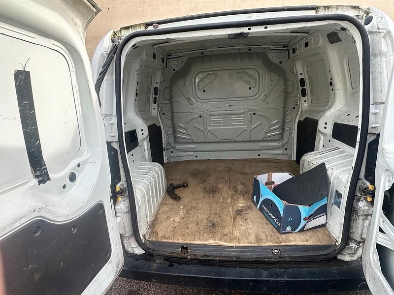 Gebraucht Peugeot Bipper 75 PS (55 kW) 2009 Weiß Van / Kleinbus