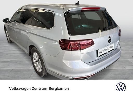 Gebraucht VW Passat Elegance 190 PS (139 kW) 2022 Scale silver metallic Kombi