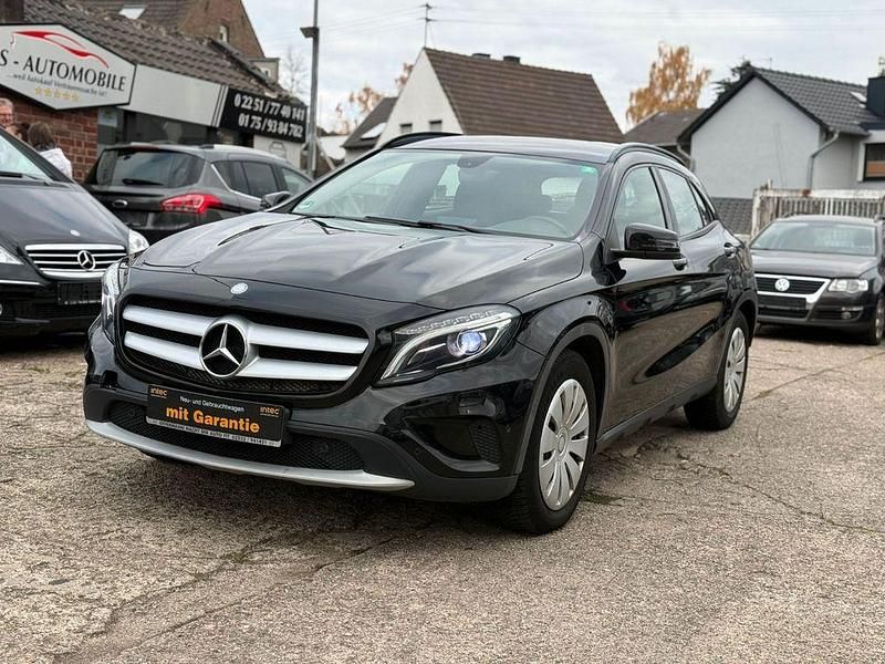 Schwarz Gebraucht 2014 Mercedes GLA200 SUV | 8.999 € (Guter Preis) - Bild 1/4