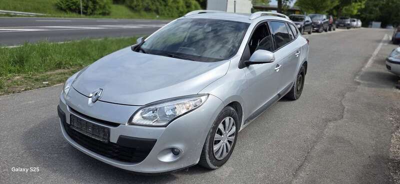 Silber Gebraucht 2011 Renault Mégane GrandTour Kombi | 1.599 € (Superpreis) - Bild 1/4