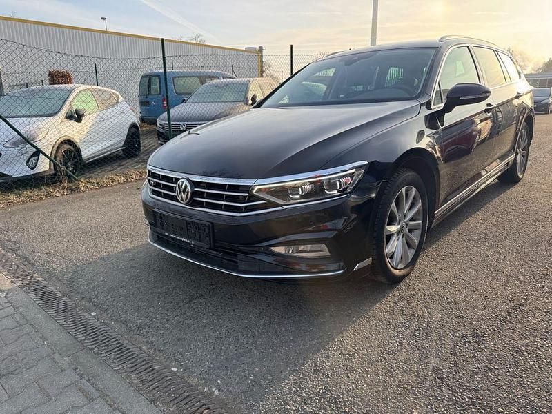 Schwarz Gebraucht 2020 VW Passat Elegance Kombi | 16.900 € (Teuer) - Bild 1/4