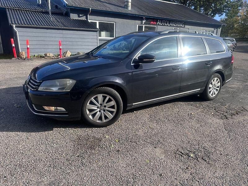 Schwarz Gebraucht 2012 VW Passat Comfortline Kombi | 4.000 € (Superpreis) - Bild 1/4