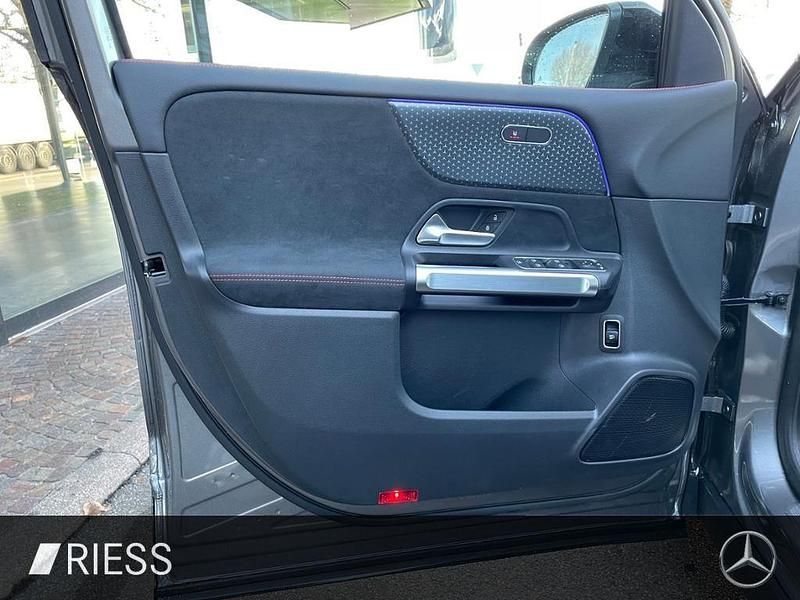 Gebraucht Mercedes GLB200 AMG 150 PS (110 kW) 2025 Grau SUV