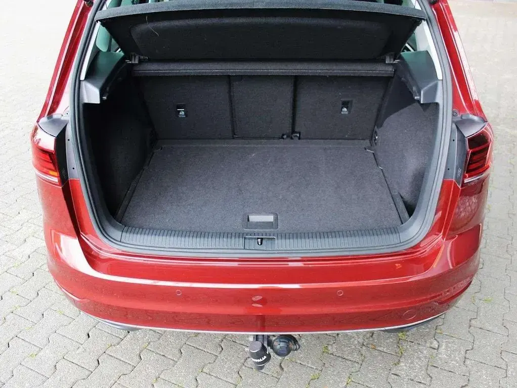 Gebraucht VW Golf 150 PS (110 kW) 2020 Cranberry red metallic Van / Kleinbus