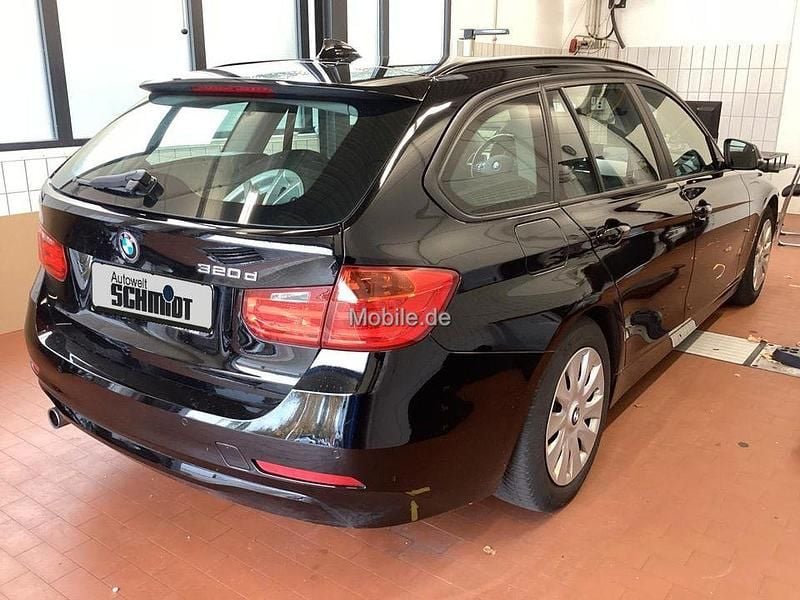 Schwarz Gebraucht 2015 BMW 320 Kombi | 9.390 € (Superpreis) - Bild 1/4