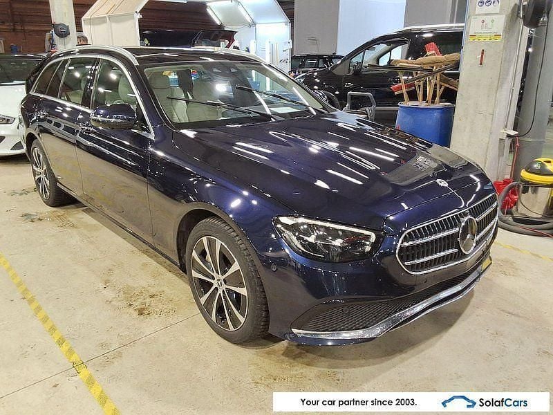 Gebraucht Mercedes E300 194 PS (142 kW) 2022 Blau Limousine