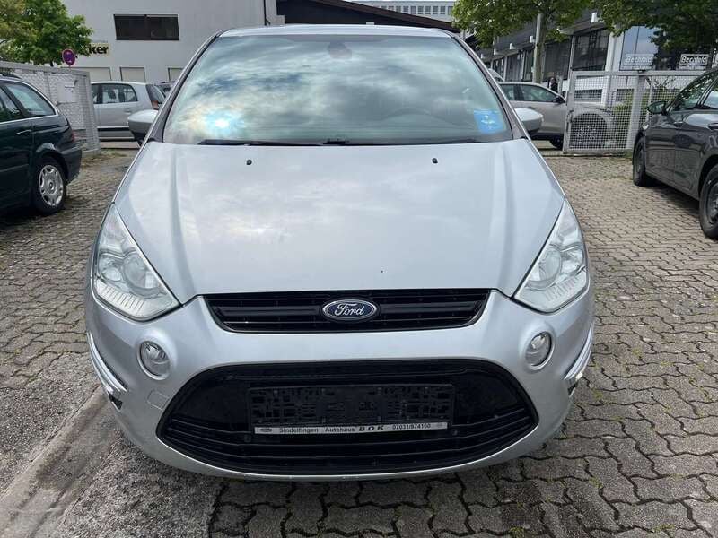 Polarsilber metallic Gebraucht 2013 Ford S-MAX Business Edition Van / Kleinbus | 7.699 € (Teuer) - Bild 1/4