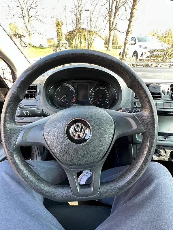 Gebraucht VW Polo 75 PS (55 kW) 2015 Schwarz Kleinwagen