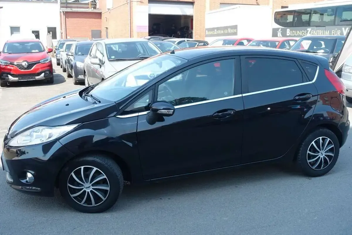 Gebraucht Ford Fiesta Titanium 69 PS (50 kW) 2010 Pantherschwarz metallic Kleinwagen