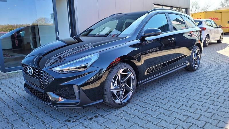Neu Hyundai i30 N Line 140 PS (102 kW) 2025 Abyss black Kombi