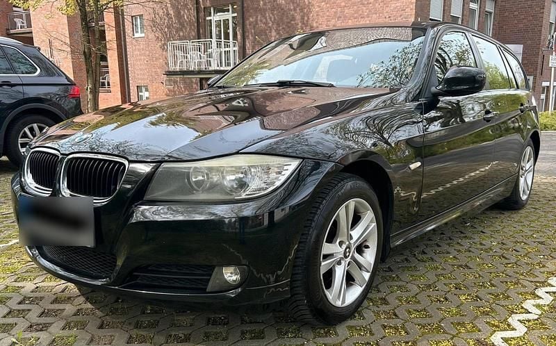 Gebraucht BMW 318 143 PS (105 kW) 2010 Schwarz Kombi