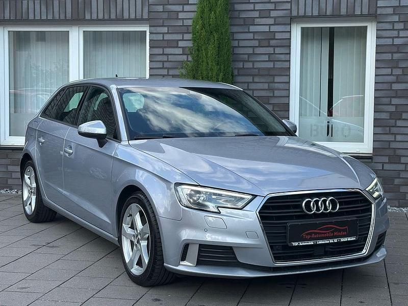 Silber Gebraucht 2019 Audi A3 Sportback Sport Limousine | 21.500 € (Etwas zu teuer) - Bild 1/4