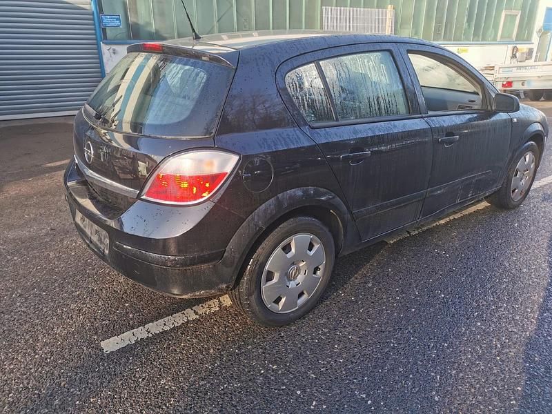 Gebraucht Opel Astra 90 PS (66 kW) 2005 Schwarz Kleinwagen