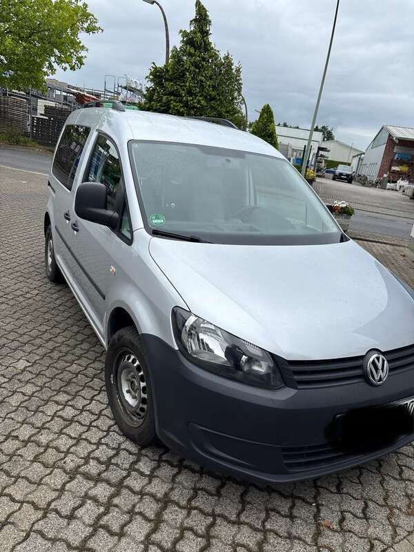Silber Gebraucht 2013 VW Caddy Trendline Van / Kleinbus | 6.990 € (Guter Preis) - Bild 1/4