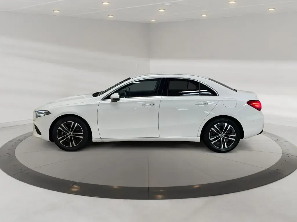 Gebraucht Mercedes A200 Progressive 163 PS (119 kW) 2024 Unilack polarweiss Limousine