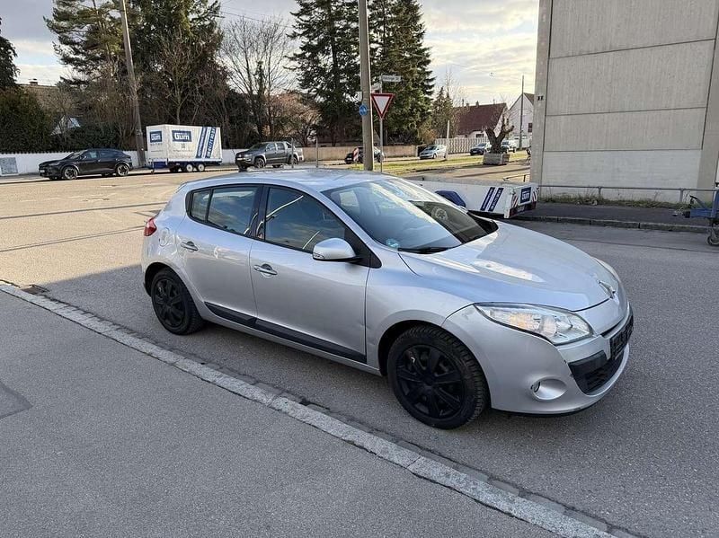 Gebraucht Renault Mégane III Dynamique 131 PS (96 kW) 2009 Platingrau Kleinwagen