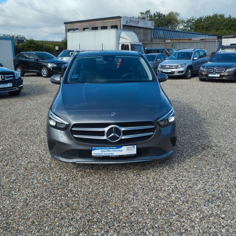 Grau Gebraucht 2019 Mercedes B220 Van / Kleinbus | 21.669 € (Superpreis) - Bild 1/4