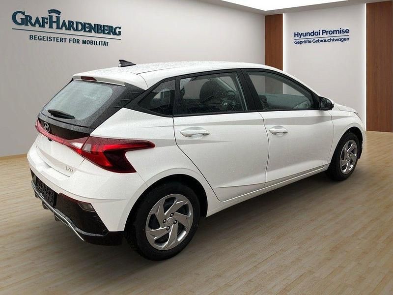 Gebraucht Hyundai i20 Select 101 PS (74 kW) 2025 Weiß Limousine