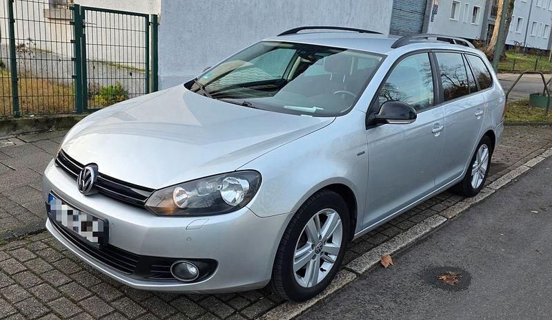 Silber Gebraucht 2013 VW Golf VII Match Kombi | 4.900 € (Guter Preis) - Bild 1/4