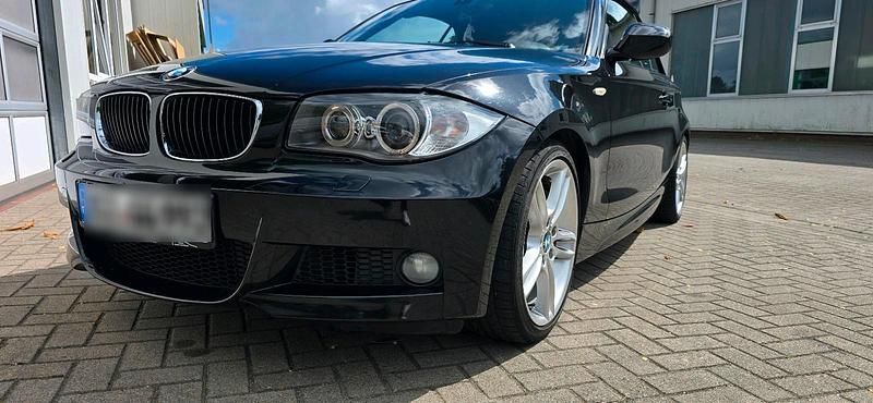Schwarz Gebraucht 2011 BMW 118 Cabriolet Cabrio | 8.350 € (Fairer Preis) - Bild 1/4