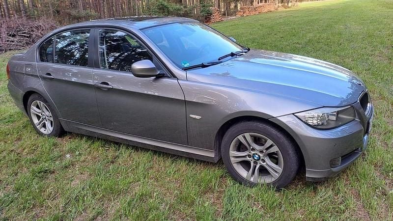 Grau Gebraucht 2009 BMW 320 Limousine | 5.400 € (Guter Preis) - Bild 1/4
