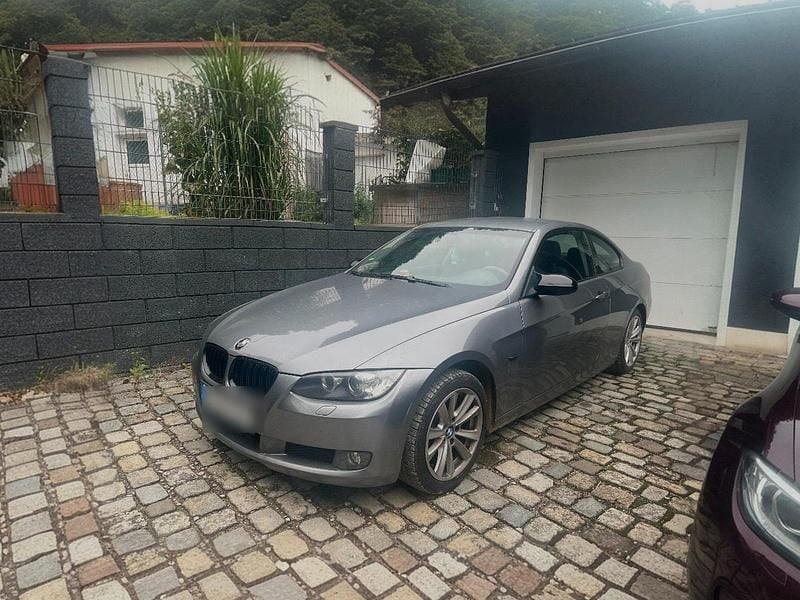 Grau Gebraucht 2009 BMW 120 Coupé Coupé | 9.550 € - Bild 1/4