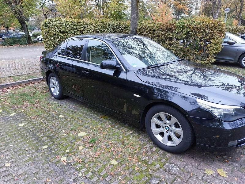 Schwarz Gebraucht 2009 BMW 520 Lifestyle Limousine | 9.999 € (Teuer) - Bild 1/4