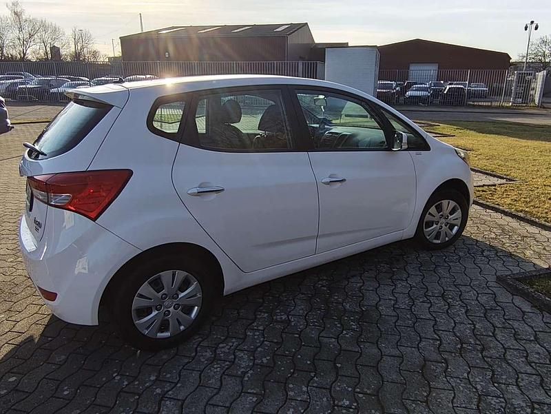 Gebraucht Hyundai ix20 Edition 90 PS (66 kW) 2013 Weiß Kleinwagen