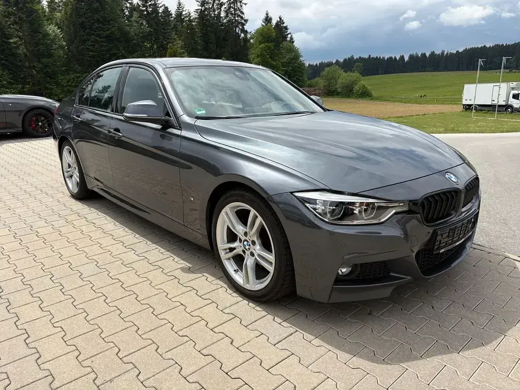 Gebraucht BMW 330e iPerformance 184 PS (135 kW) 2017 Grau Limousine