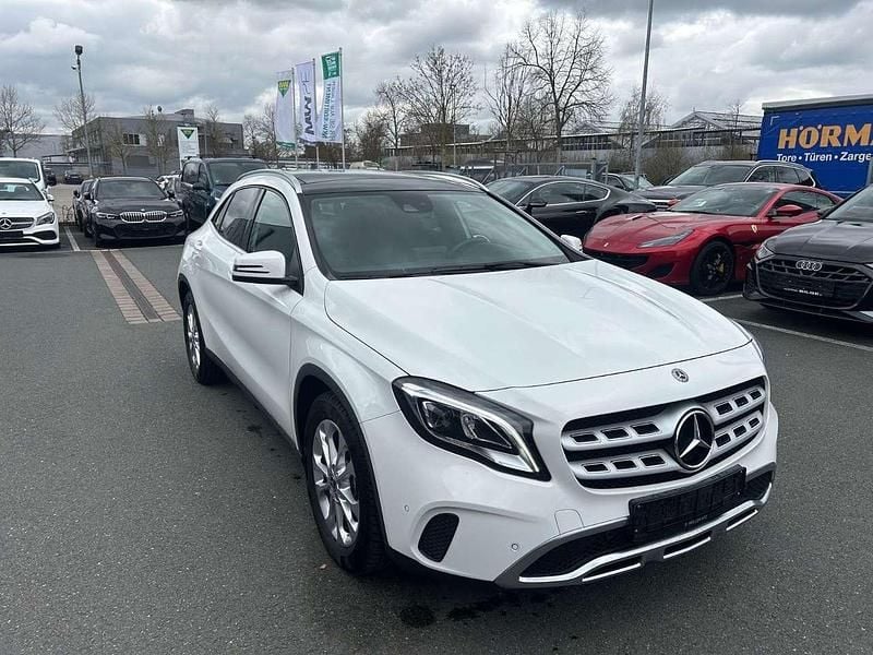 Gebraucht Mercedes GLA180 122 PS (89 kW) 2020 Polarweiss SUV