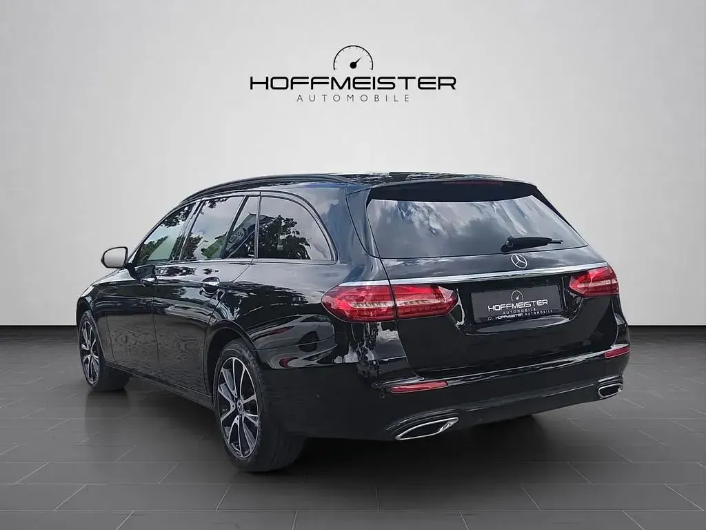 Gebraucht Mercedes E220 Night 200 PS (147 kW) 2022 Schwarz Limousine