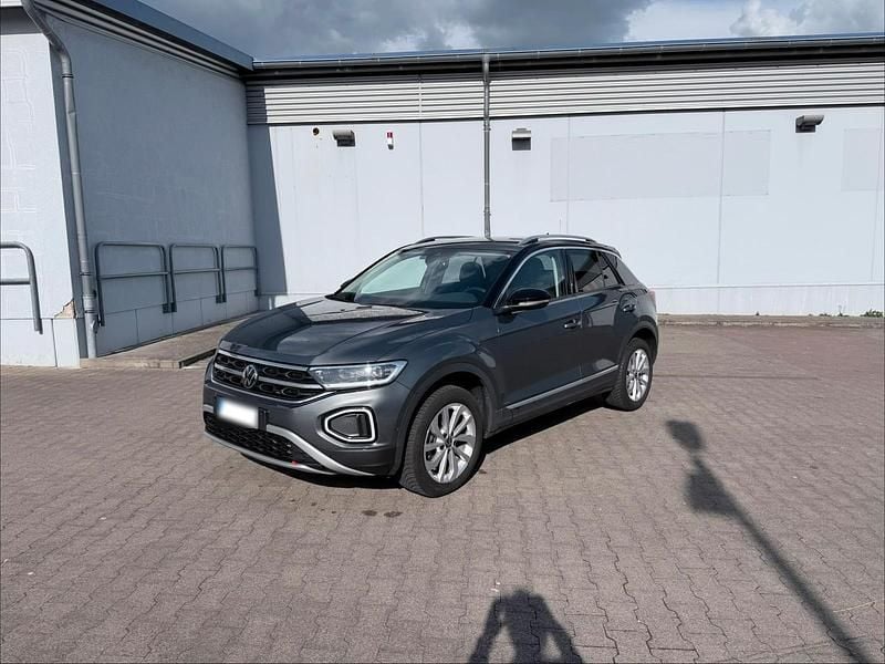 Gebraucht VW T-Roc Style 150 PS (110 kW) 2024 Grau SUV