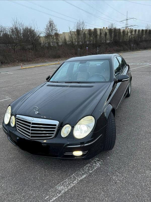 Gebraucht Mercedes E320 Avantgarde 224 PS (164 kW) 2007 Schwarz Limousine