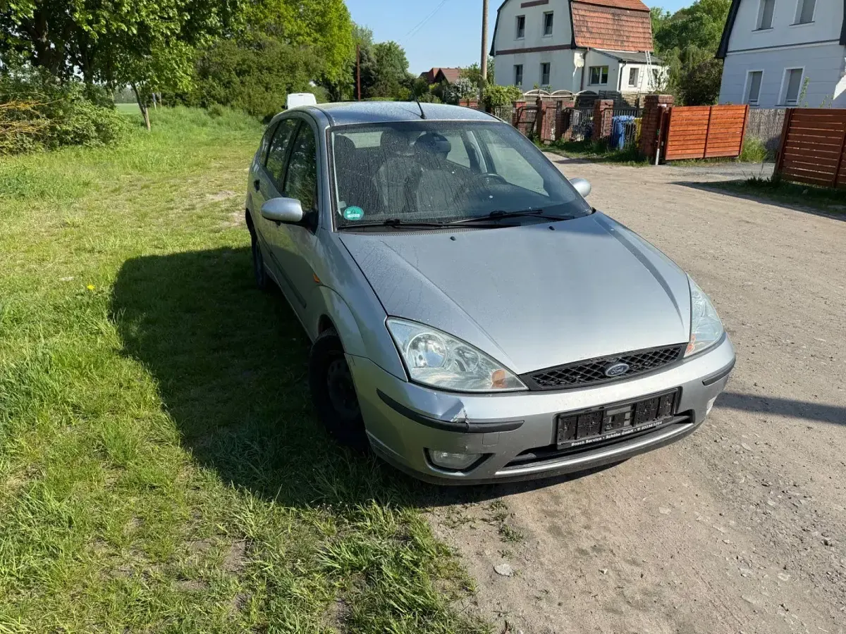 Gebraucht Ford Focus 101 PS (74 kW) 2002 Silber Kombi