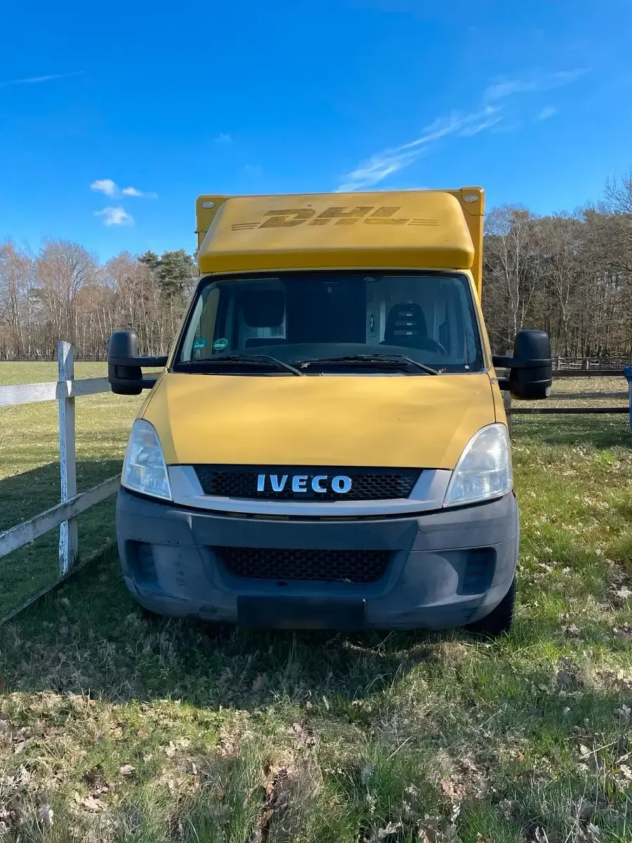 Second-hand Iveco Daily 106 CP (77 kW) 2009 Galben Van