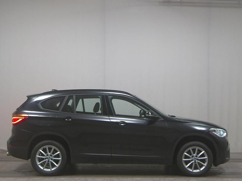 Schwarz Gebraucht 2019 BMW X1 Advantage SUV | 17.880 € (Superpreis) - Bild 1/4