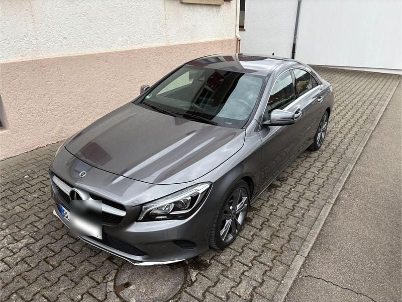 Grau Gebraucht 2018 Mercedes CLA200 Coupé | 18.400 € (Guter Preis) - Bild 1/4