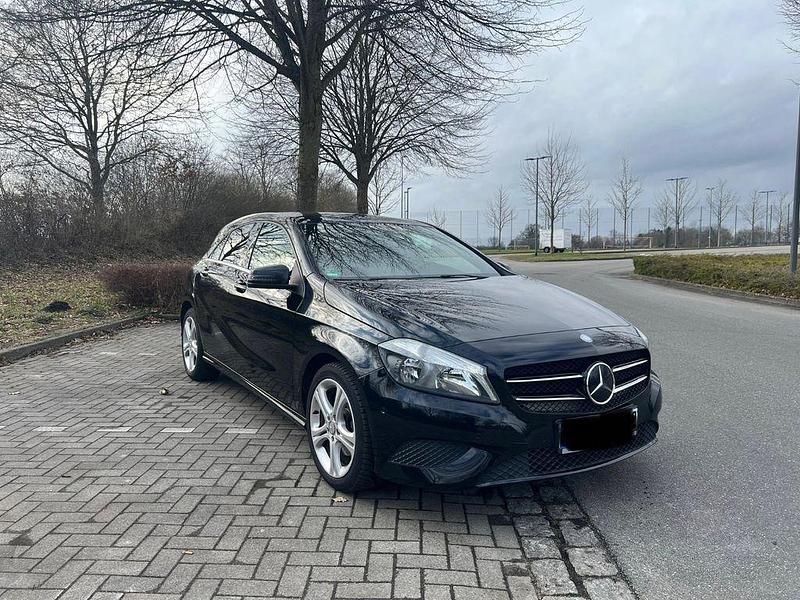 Gebraucht Mercedes A180 122 PS (89 kW) 2013 Schwarz Limousine