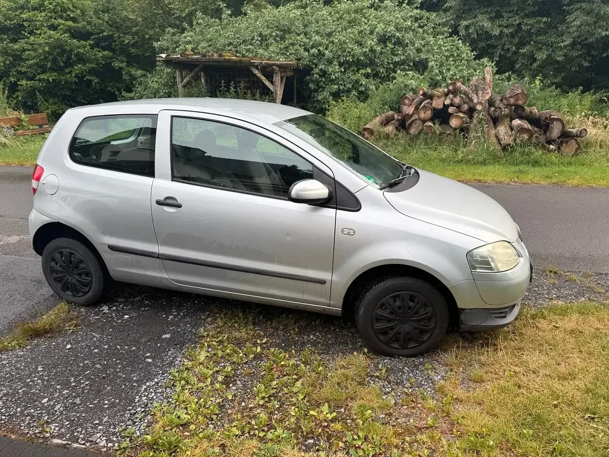 Gebraucht VW Fox 54 PS (39 kW) 2006 Silber Kleinwagen