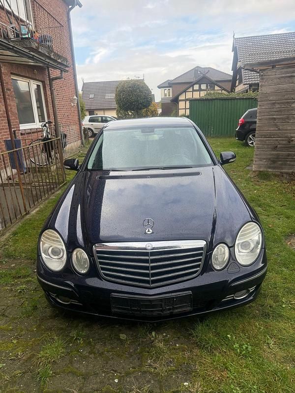 Gebraucht Mercedes E200 135 PS (99 kW) 2007 Blau Limousine