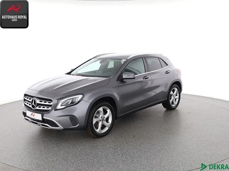 Grau Gebraucht 2019 Mercedes GLA250 Urban SUV | 23.880 € (Fairer Preis) - Bild 1/4