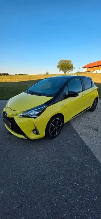 Gebraucht Toyota Yaris Style 101 PS (74 kW) 2017 Gelb Limousine